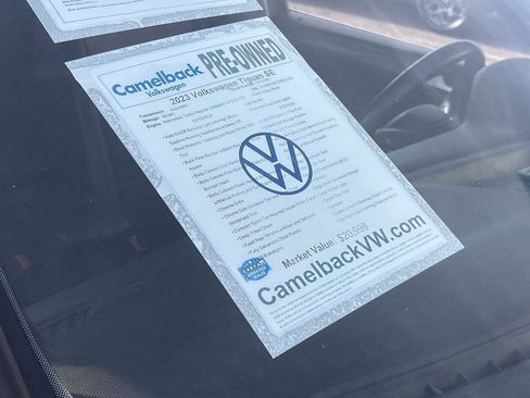 Used 2023 Volkswagen Tiguan SE w/ Panoramic Sunroof Package FWD image 6