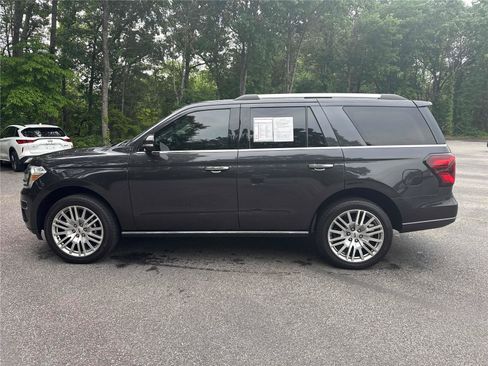 Used 2024 Ford Expedition Limited RWD image 9