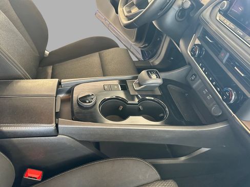 Used 2025 Nissan Rogue SV AWD/4WD image 22