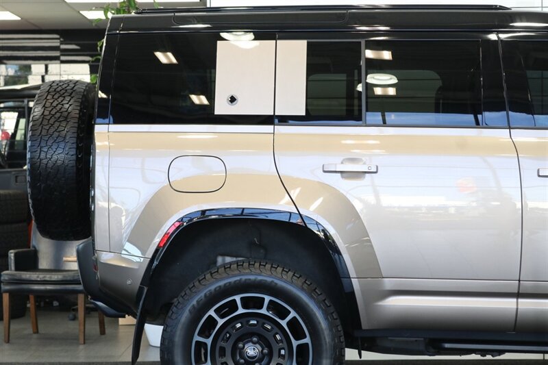 Used 2025 Land Rover Defender 110 AWD/4WD image 47