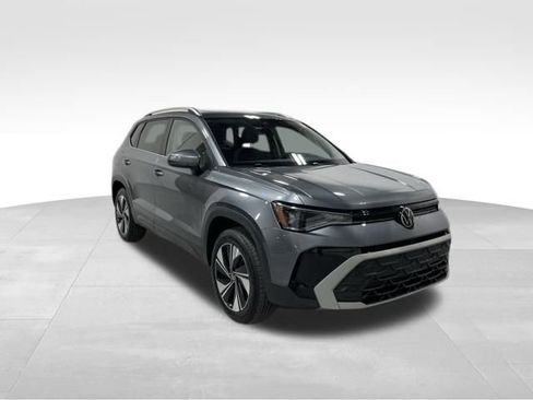 New 2025 Volkswagen Taos SE image 8