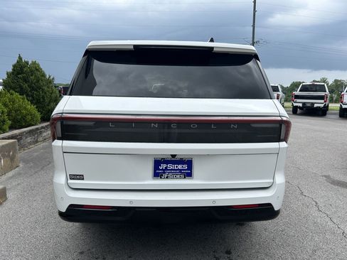 Used 2025 Lincoln Navigator Reserve w/ Jet Appearance Package AWD/4WD image 7