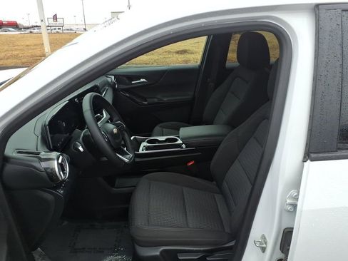 Used 2025 Chevrolet Equinox LT image 23