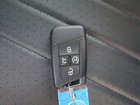 Certified 2022 Volkswagen Tiguan SE w/ Panoramic Sunroof Package image 36