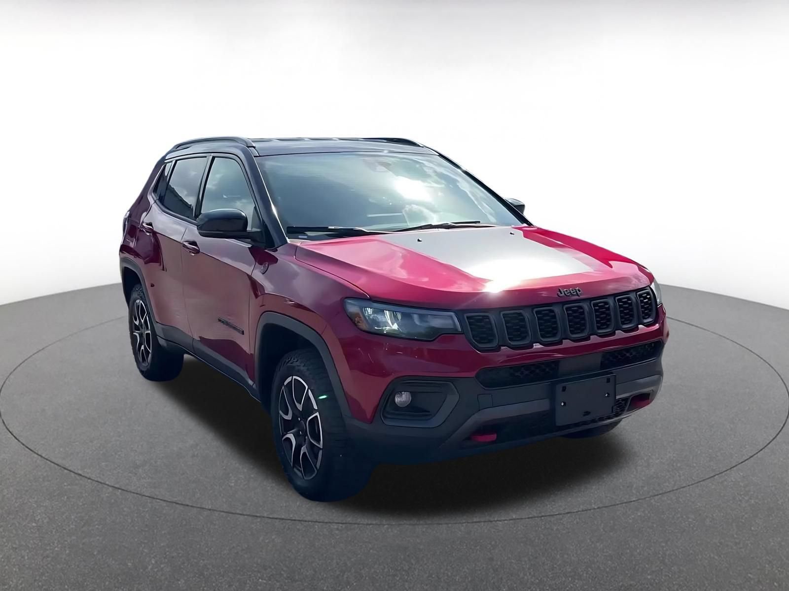 Used 2025 Jeep Compass Trailhawk AWD/4WD image 2