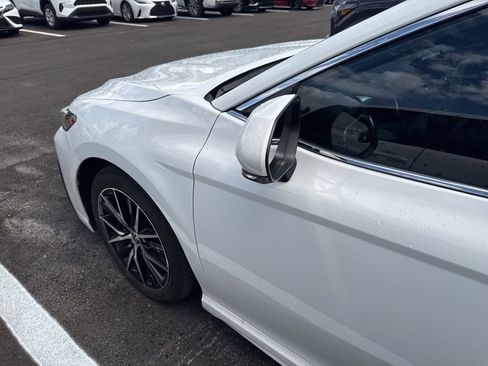 Used 2024 Toyota Camry SE image 10