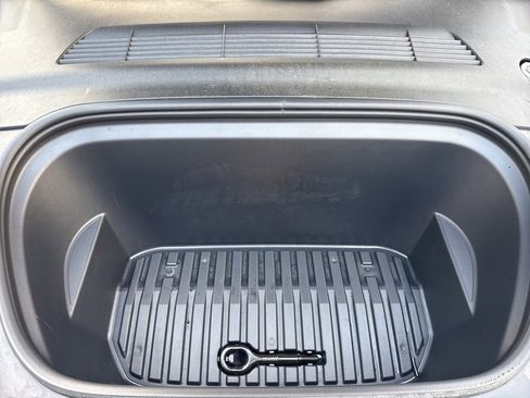 Used 2023 Tesla Model Y Performance image 34