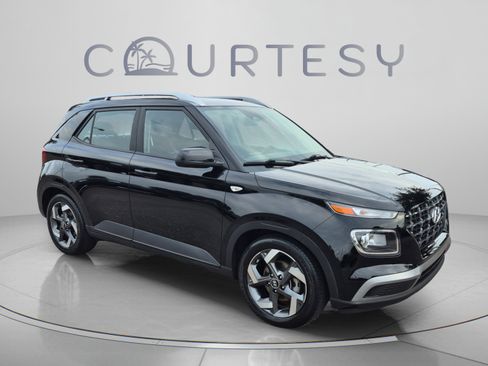 Used 2023 Hyundai Venue SEL w/ Cargo Package FWD image 9
