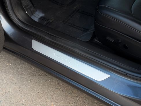 Used 2018 Tesla Model 3 Mid Range RWD image 14