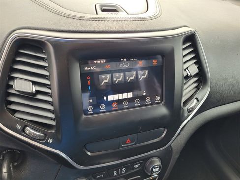 Used 2019 Jeep Cherokee Latitude w/ Popular Appearance Group image 11