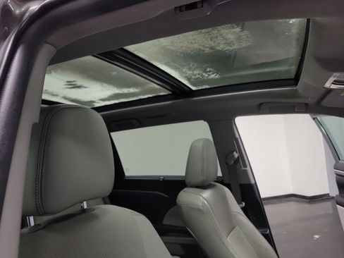 Used 2019 Toyota Highlander Limited Platinum AWD/4WD image 36