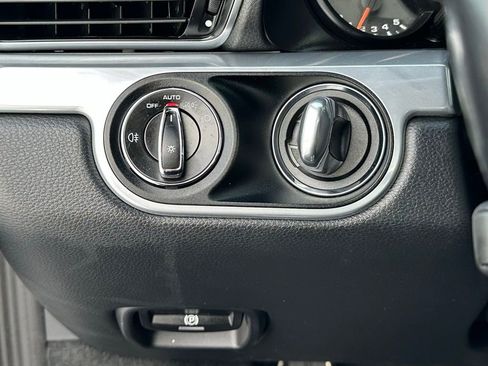 Used 2018 Porsche 911 Carrera image 32