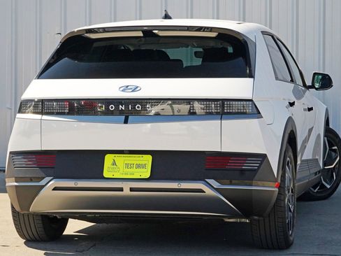 Used 2024 Hyundai Ioniq 5 SEL image 4