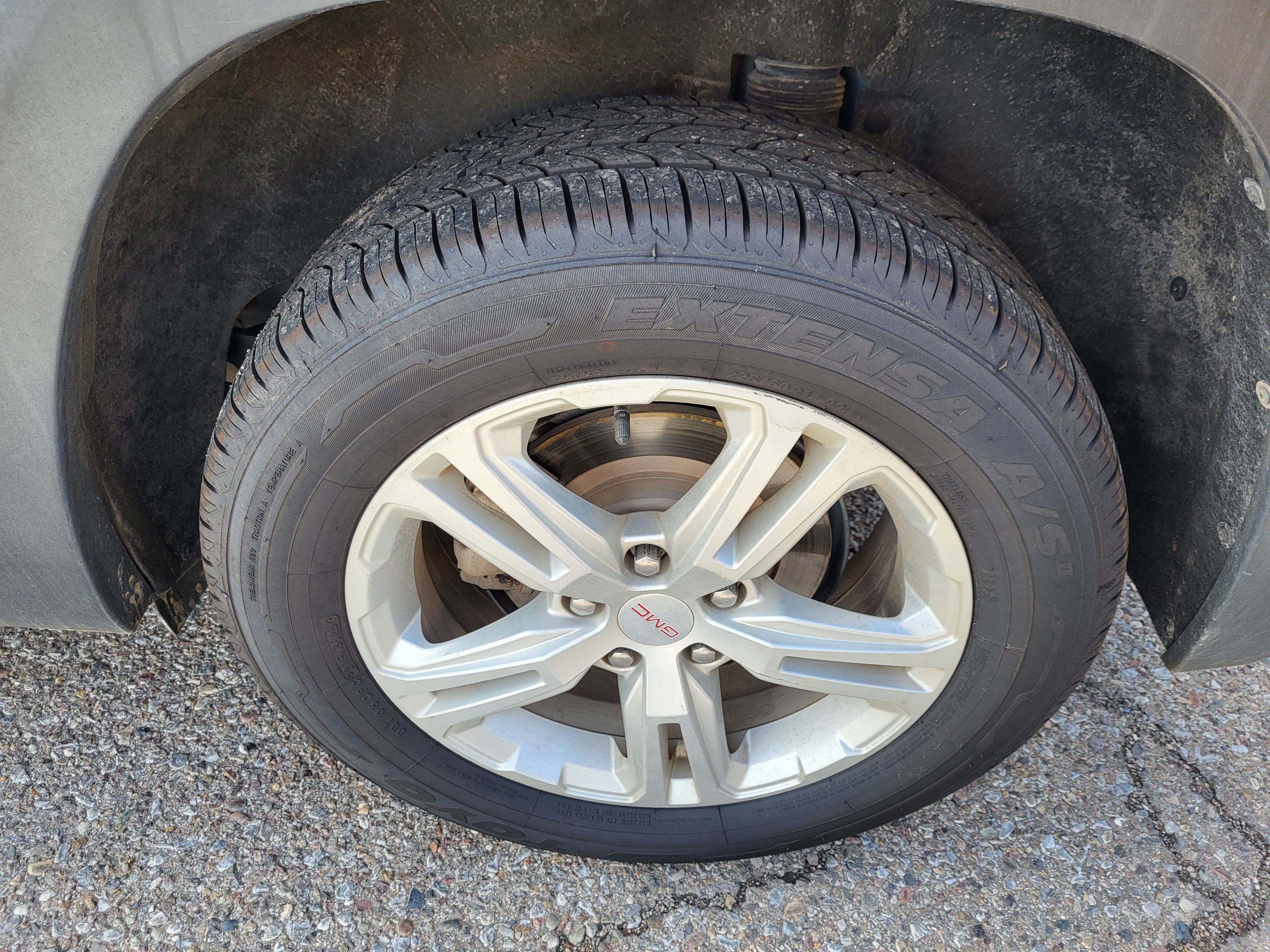 Used 2024 GMC Terrain SLE AWD/4WD image 11