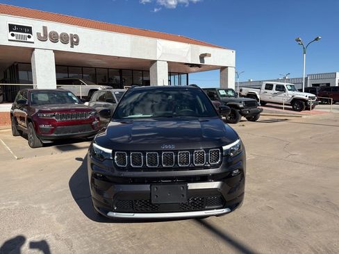 Used 2023 Jeep Compass Limited w/ Elite Group AWD/4WD image 2