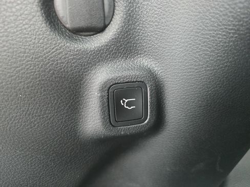 Used 2021 Jeep Compass Latitude w/ Sun and Sound Group AWD/4WD image 13