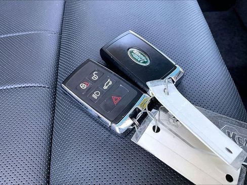 Used 2023 Land Rover Range Rover SE image 33