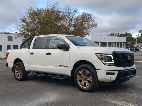 Used 2024 Nissan Titan SV w/ SV Bronze Edition Package image 2