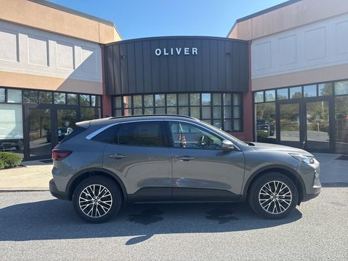 New 2024 Ford Escape SE image 8