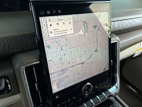 Used 2025 GMC Yukon XL Denali image 14