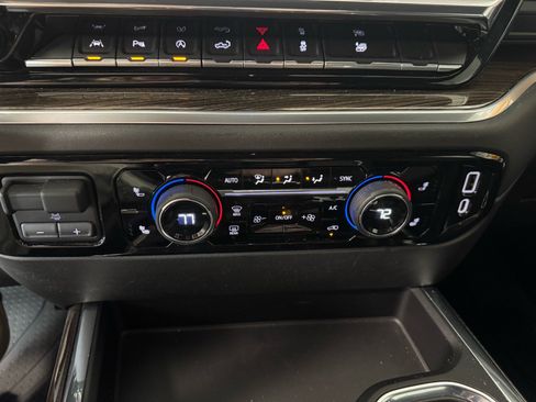 Used 2022 Chevrolet Silverado 1500 RST w/ Redline Edition AWD/4WD image 25
