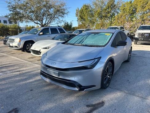 Used 2024 Toyota Prius XLE image 8