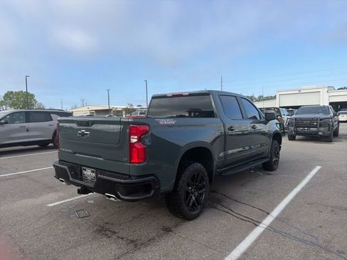 Used 2025 Chevrolet Silverado 1500 LT Trail Boss w/ LPO, Dark Essentials Package image 5