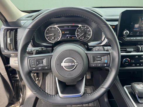 Used 2025 Nissan Pathfinder SV AWD/4WD image 25