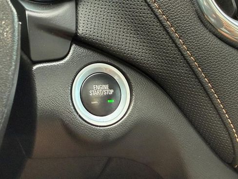 Used 2018 Chevrolet Equinox Premier FWD image 17
