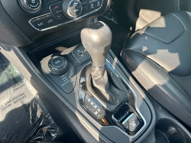 Used 2020 Jeep Cherokee Latitude Plus AWD/4WD image 22