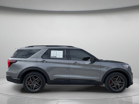 Certified 2025 Ford Explorer ST AWD/4WD image 2