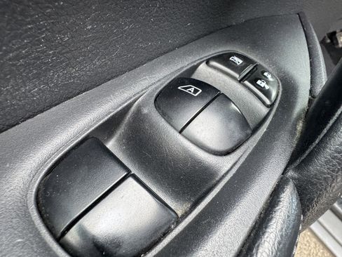 Used 2016 Nissan Rogue SV w/ SV Premium Package image 10