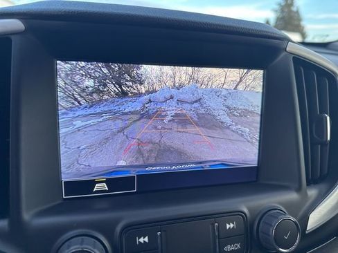 Used 2024 GMC Terrain SLT image 25