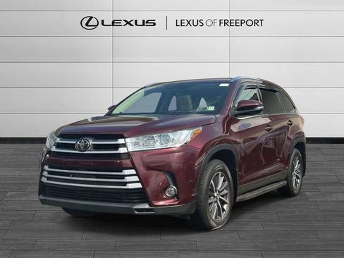 Used 2019 Toyota Highlander XLE AWD/4WD image 3