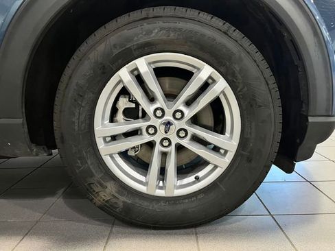 Used 2020 Ford Explorer XLT w/ Equipment Group 202A RWD image 9