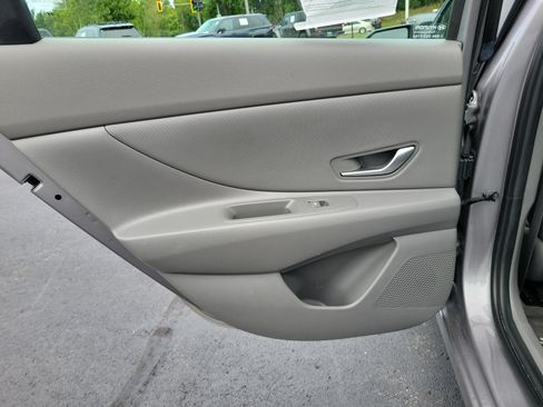 Used 2025 Hyundai Elantra SEL FWD image 9