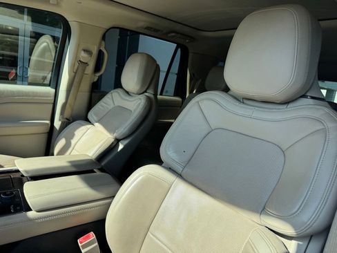 Used 2021 Lincoln Navigator L Reserve AWD/4WD image 18