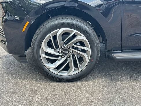 New 2026 Lincoln Navigator L Premier AWD/4WD image 12