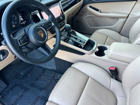 Certified 2026 Porsche Macan AWD/4WD image 4
