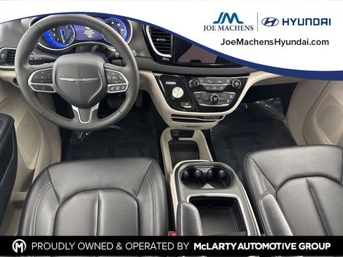 Used 2024 Chrysler Pacifica Touring-L image 25