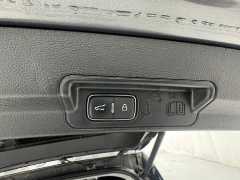 Used 2022 Ford Explorer Limited AWD/4WD image 17