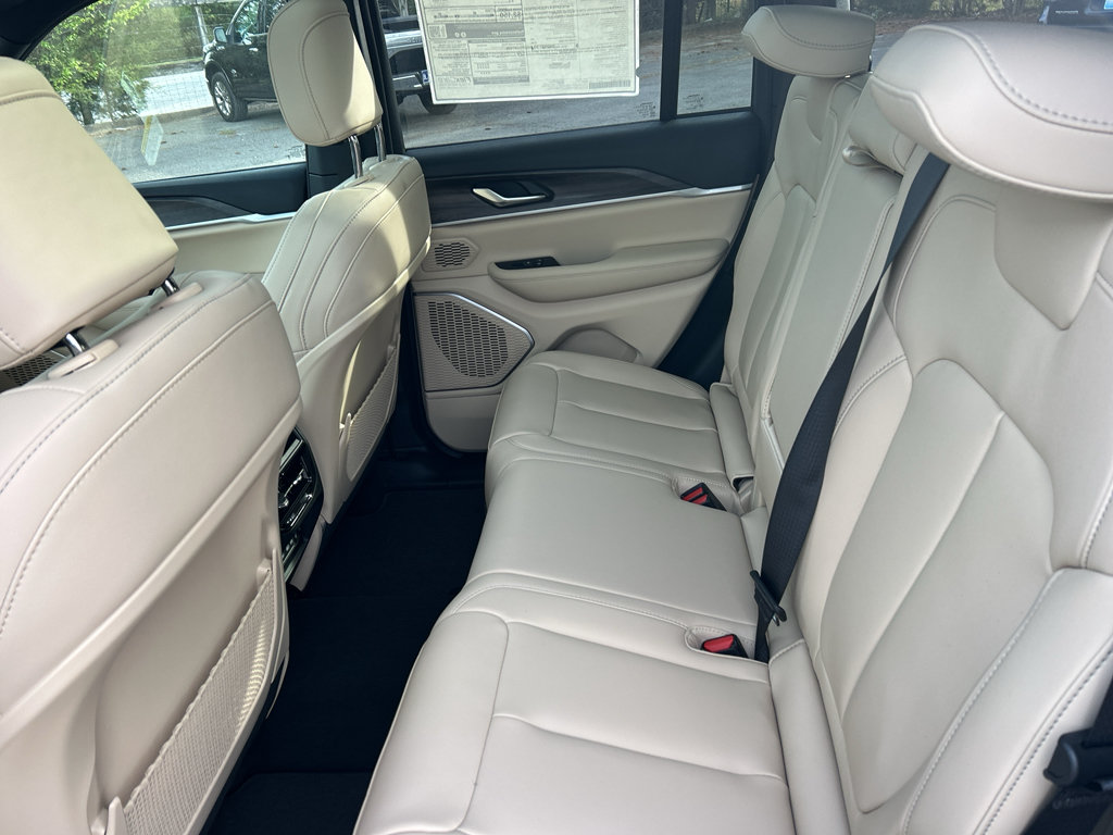New 2026 Jeep Grand Cherokee Limited w/ Limited Altitude Package AWD/4WD image 20