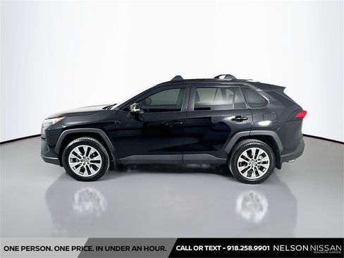 Used 2023 Toyota RAV4 XLE Premium image 8