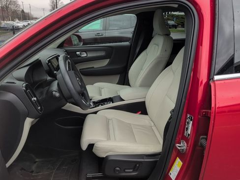 Used 2022 Volvo XC40 T5 Inscription image 3