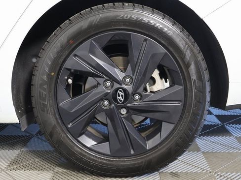 Used 2021 Hyundai Elantra SEL image 14