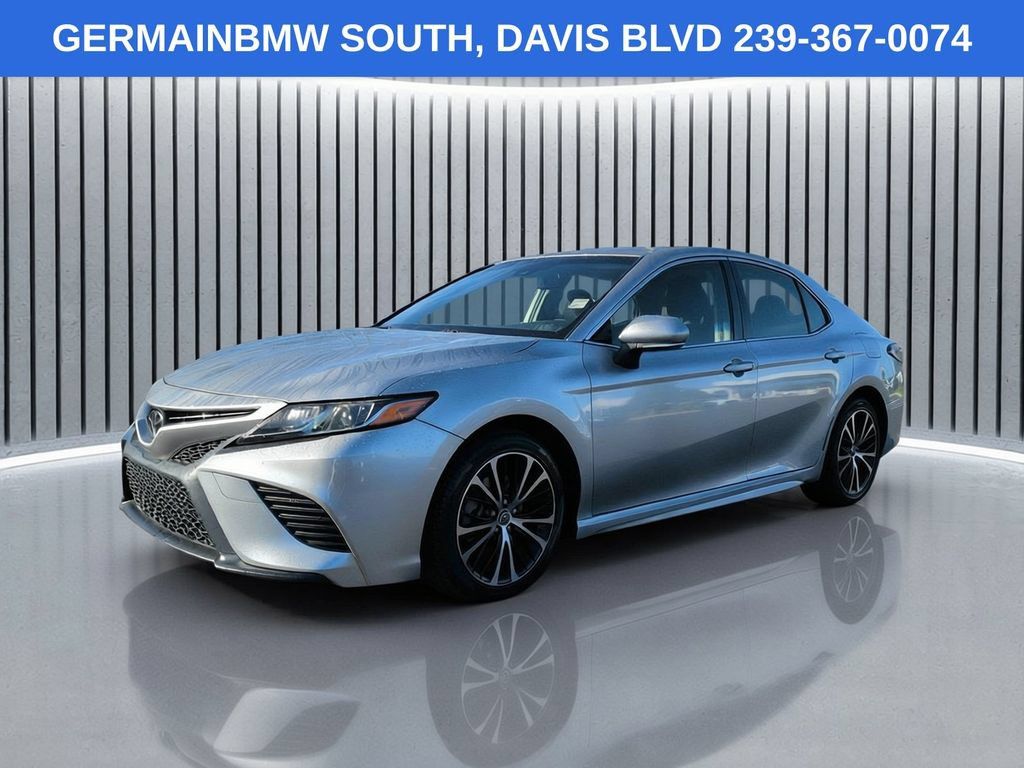 Used 2018 Toyota Camry SE w/ Convenience Package FWD image 1