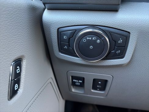 Used 2019 Ford F150 XLT w/ Equipment Group 302A Luxury AWD/4WD image 29