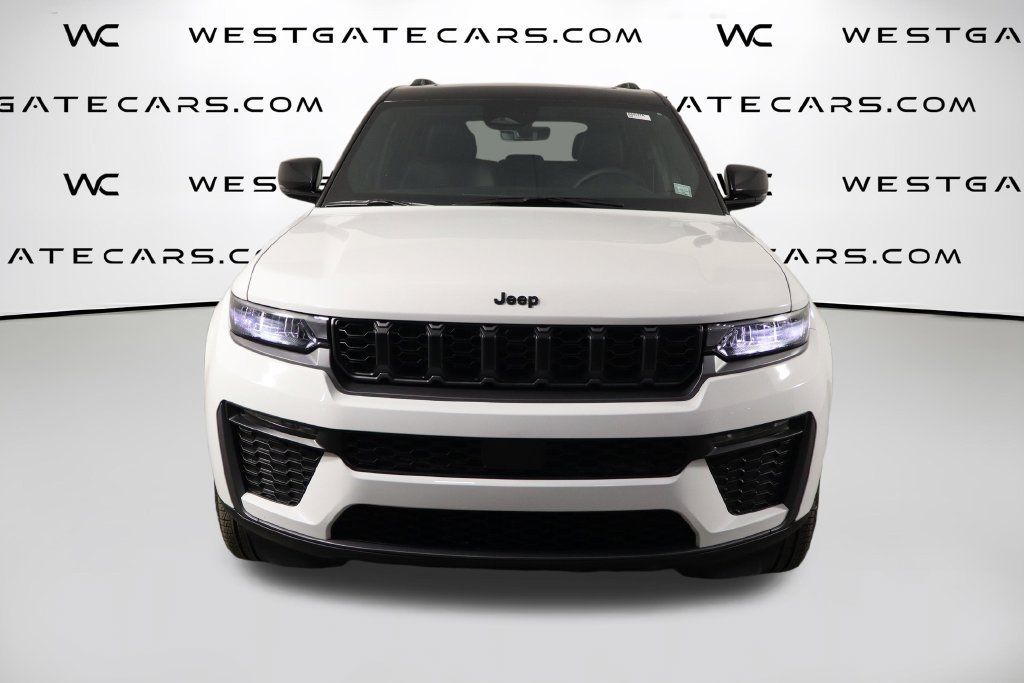 Used 2026 Jeep Grand Cherokee Limited w/ Limited Altitude Package AWD/4WD image 2