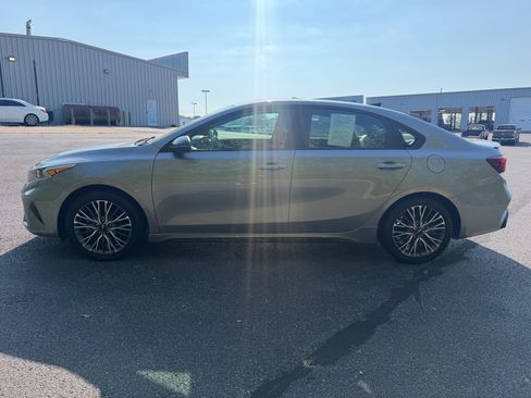 Used 2023 Kia Forte GT-Line w/ GT-Line Premium Package FWD image 9