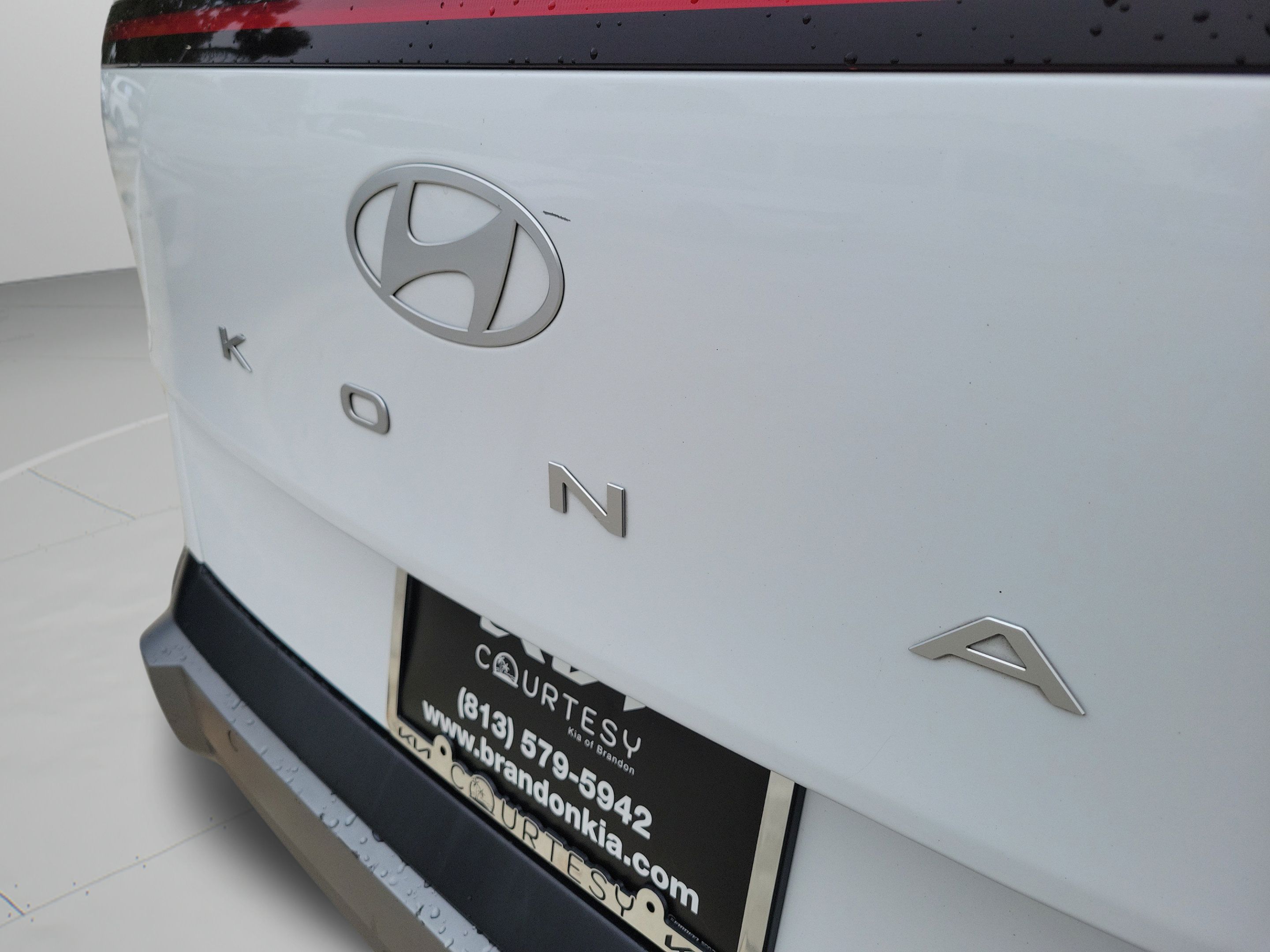Used 2024 Hyundai Kona Limited FWD image 31